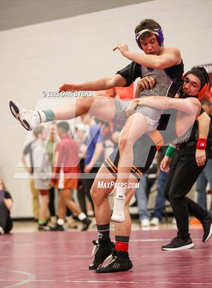Thumbnail 3 in CHSAA 3A Region 4 Day One photogallery.