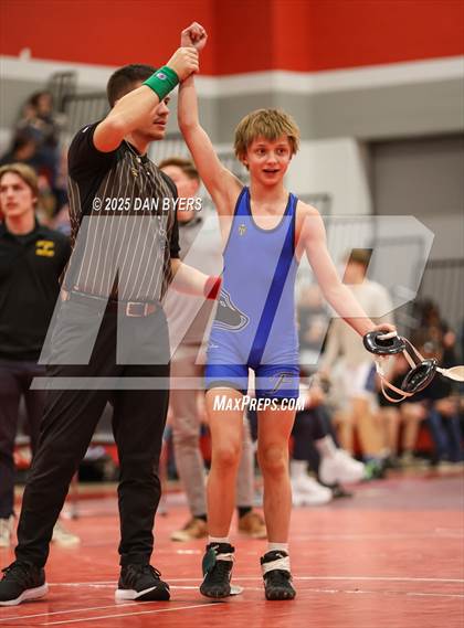 Thumbnail 3 in CHSAA 3A Region 4 Day One photogallery.
