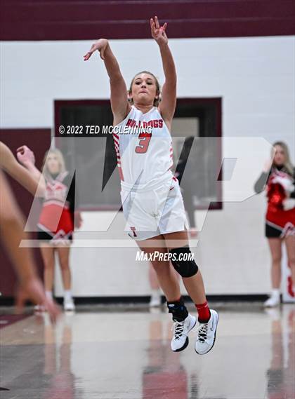 Thumbnail 1 in Tuckerman vs. Bigelow (AAA 2A Regional 1st round) photogallery.