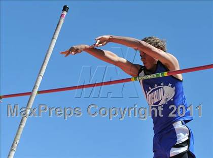 Thumbnail 3 in Sacramento Meet of Champions (Boys Pole Vault) photogallery.