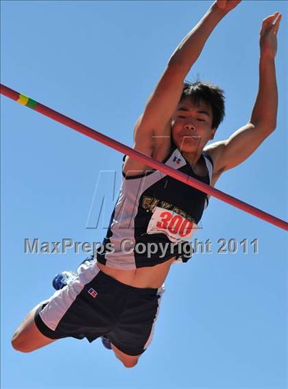 Thumbnail 3 in Sacramento Meet of Champions (Boys Pole Vault) photogallery.