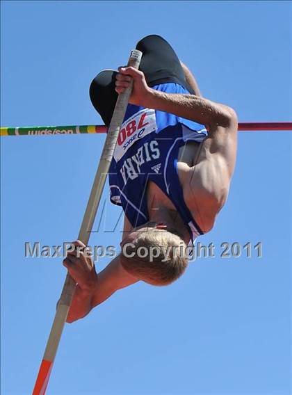 Thumbnail 3 in Sacramento Meet of Champions (Boys Pole Vault) photogallery.