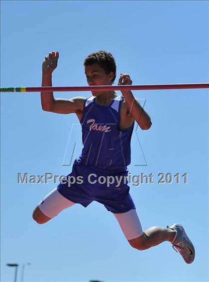 Thumbnail 3 in Sacramento Meet of Champions (Boys Pole Vault) photogallery.