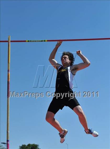 Thumbnail 3 in Sacramento Meet of Champions (Boys Pole Vault) photogallery.
