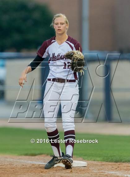 Thumbnail 3 in Hallettsville vs. Santa Gertrudis Academy (UIL 3A Regional Final) photogallery.