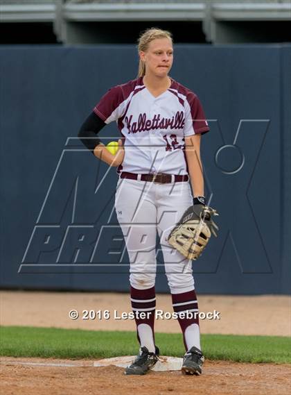 Thumbnail 3 in Hallettsville vs. Santa Gertrudis Academy (UIL 3A Regional Final) photogallery.