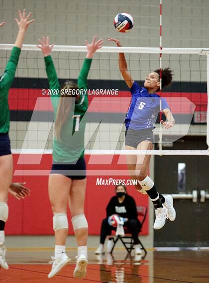 Thumbnail 1 in Guyer vs V.R. Eaton (UIL 6A Regional Semifinal) photogallery.
