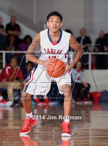 Thumbnail 1 in Atascocita vs. DeSoto (McDonald's Texas Invitational) photogallery.