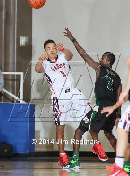Thumbnail 2 in Atascocita vs. DeSoto (McDonald's Texas Invitational) photogallery.