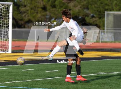 Thumbnail 1 in FR: Peninsula vs Mater Dei photogallery.