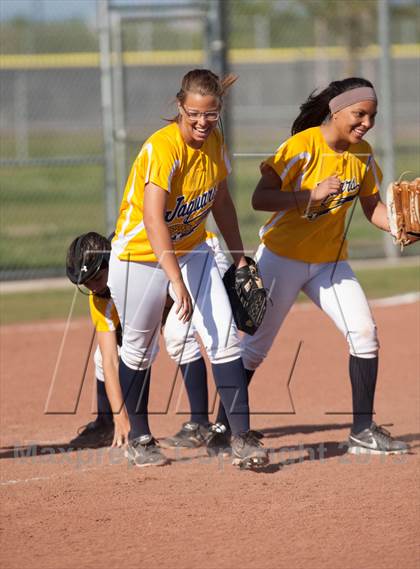 Thumbnail 3 in Beyer @ Gregori photogallery.