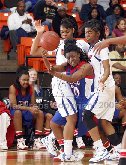 Thumbnail 2 in Duncanville vs. Bowie (Texas Region 1 Semifinal) photogallery.