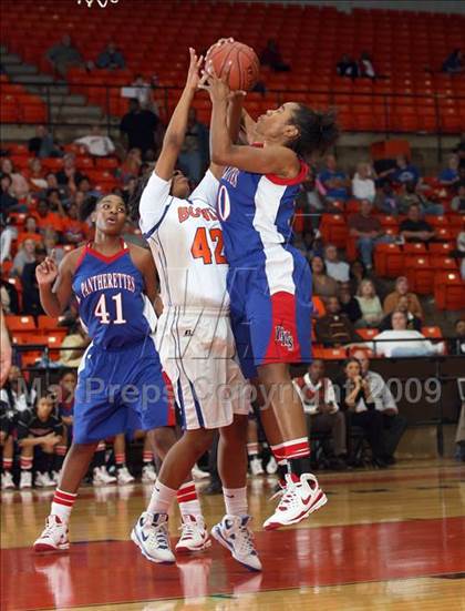 Thumbnail 3 in Duncanville vs. Bowie (Texas Region 1 Semifinal) photogallery.