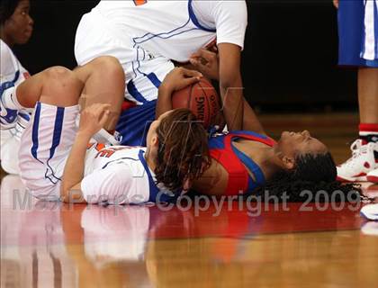 Thumbnail 1 in Duncanville vs. Bowie (Texas Region 1 Semifinal) photogallery.