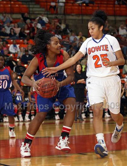 Thumbnail 2 in Duncanville vs. Bowie (Texas Region 1 Semifinal) photogallery.