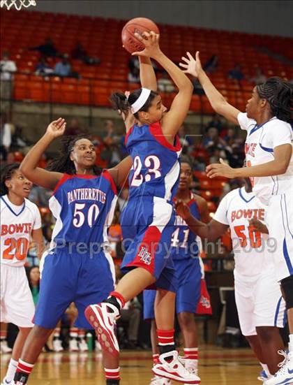 Thumbnail 1 in Duncanville vs. Bowie (Texas Region 1 Semifinal) photogallery.