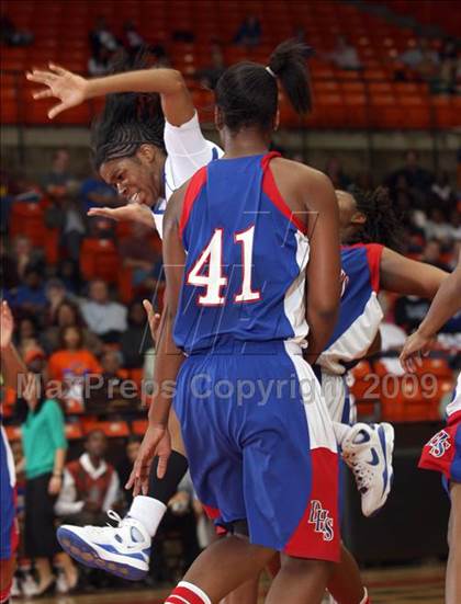 Thumbnail 2 in Duncanville vs. Bowie (Texas Region 1 Semifinal) photogallery.