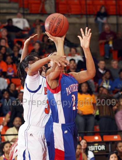 Thumbnail 3 in Duncanville vs. Bowie (Texas Region 1 Semifinal) photogallery.