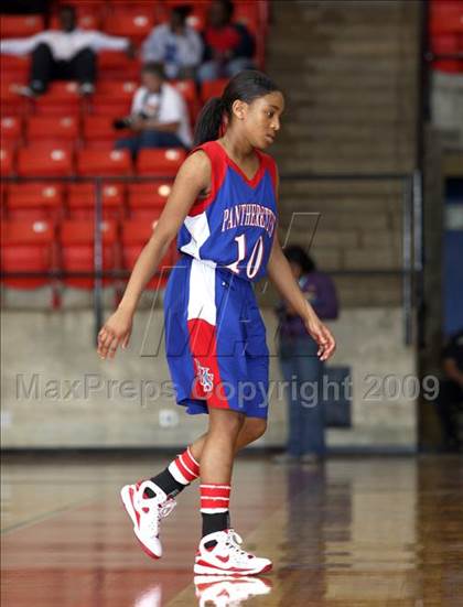 Thumbnail 3 in Duncanville vs. Bowie (Texas Region 1 Semifinal) photogallery.