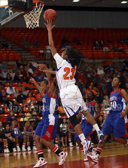 Thumbnail 3 in Duncanville vs. Bowie (Texas Region 1 Semifinal) photogallery.
