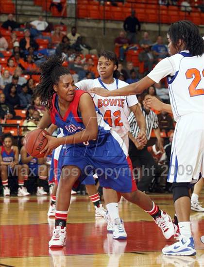 Thumbnail 1 in Duncanville vs. Bowie (Texas Region 1 Semifinal) photogallery.