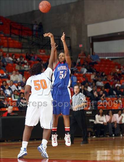 Thumbnail 2 in Duncanville vs. Bowie (Texas Region 1 Semifinal) photogallery.