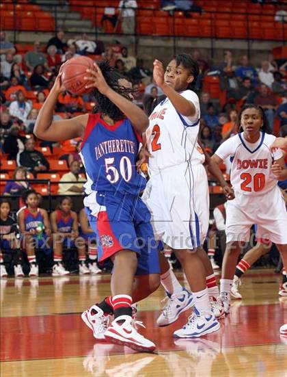 Thumbnail 2 in Duncanville vs. Bowie (Texas Region 1 Semifinal) photogallery.