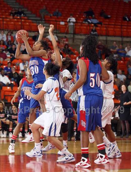 Thumbnail 3 in Duncanville vs. Bowie (Texas Region 1 Semifinal) photogallery.