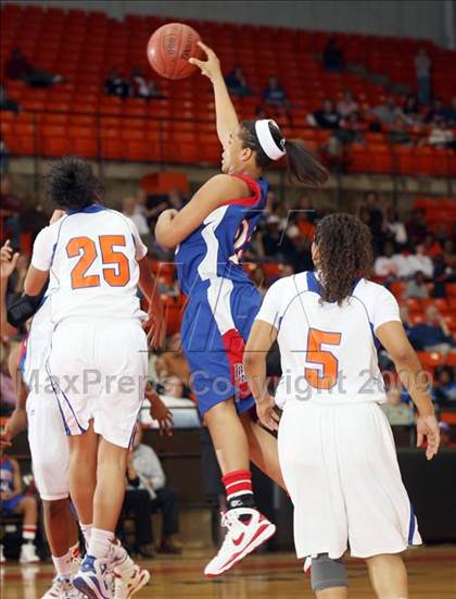 Thumbnail 1 in Duncanville vs. Bowie (Texas Region 1 Semifinal) photogallery.