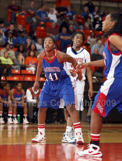 Thumbnail 2 in Duncanville vs. Bowie (Texas Region 1 Semifinal) photogallery.