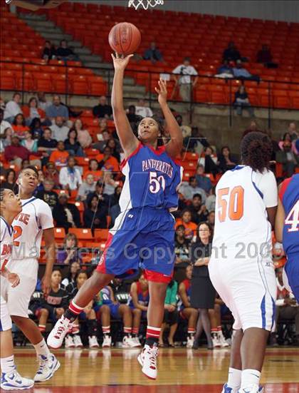 Thumbnail 3 in Duncanville vs. Bowie (Texas Region 1 Semifinal) photogallery.