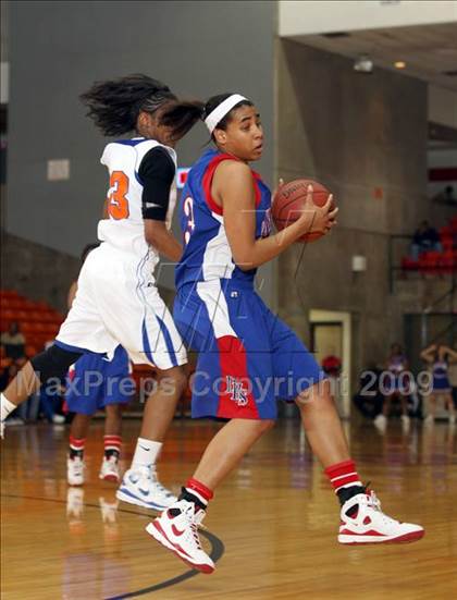 Thumbnail 1 in Duncanville vs. Bowie (Texas Region 1 Semifinal) photogallery.