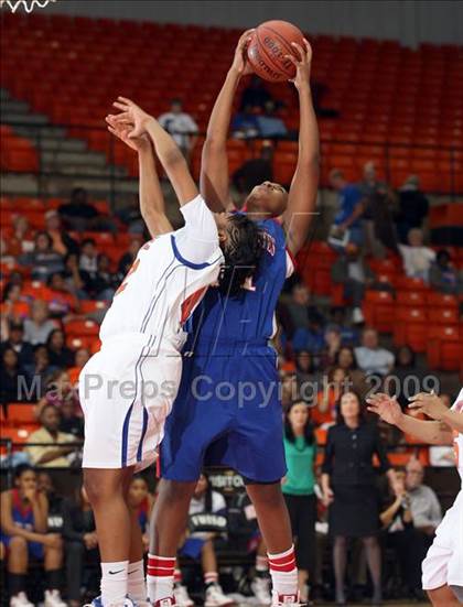 Thumbnail 2 in Duncanville vs. Bowie (Texas Region 1 Semifinal) photogallery.