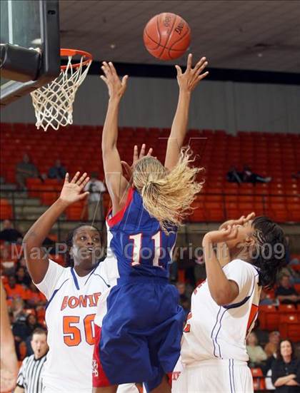 Thumbnail 3 in Duncanville vs. Bowie (Texas Region 1 Semifinal) photogallery.