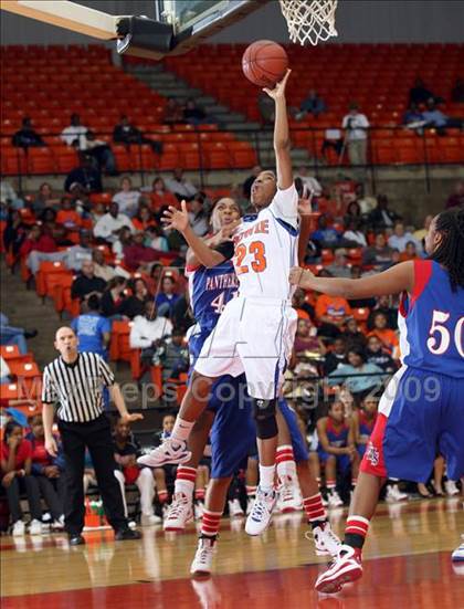 Thumbnail 3 in Duncanville vs. Bowie (Texas Region 1 Semifinal) photogallery.