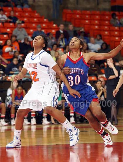 Thumbnail 2 in Duncanville vs. Bowie (Texas Region 1 Semifinal) photogallery.