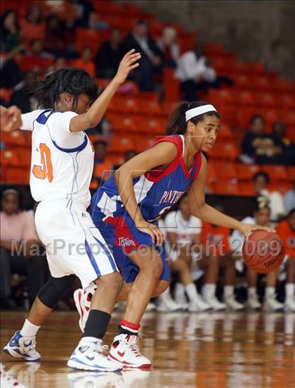 Thumbnail 2 in Duncanville vs. Bowie (Texas Region 1 Semifinal) photogallery.