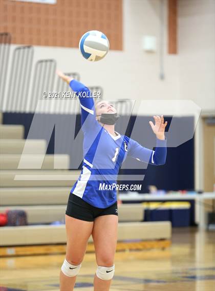 Thumbnail 2 in Utica Eisenhower vs. Port Huron (MHSAA D29 Quarterfinal) photogallery.