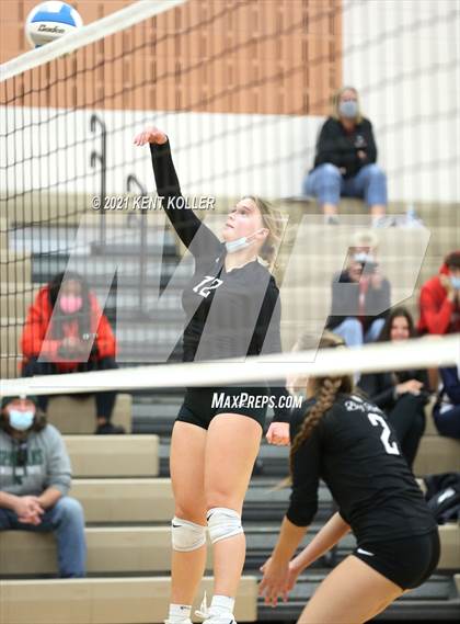 Thumbnail 3 in Utica Eisenhower vs. Port Huron (MHSAA D29 Quarterfinal) photogallery.