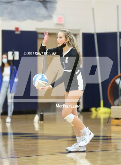 Thumbnail 3 in Utica Eisenhower vs. Port Huron (MHSAA D29 Quarterfinal) photogallery.