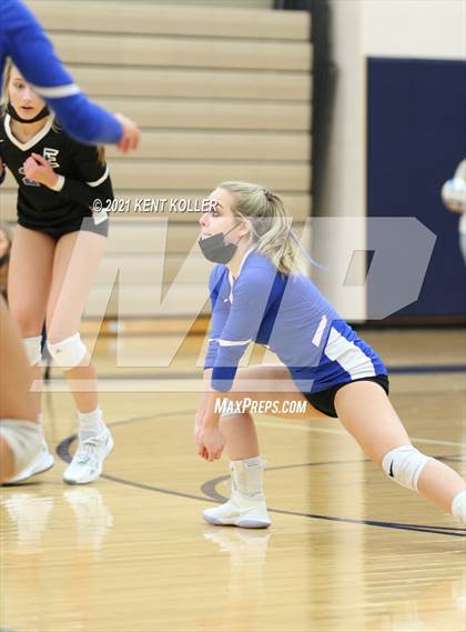 Thumbnail 2 in Utica Eisenhower vs. Port Huron (MHSAA D29 Quarterfinal) photogallery.