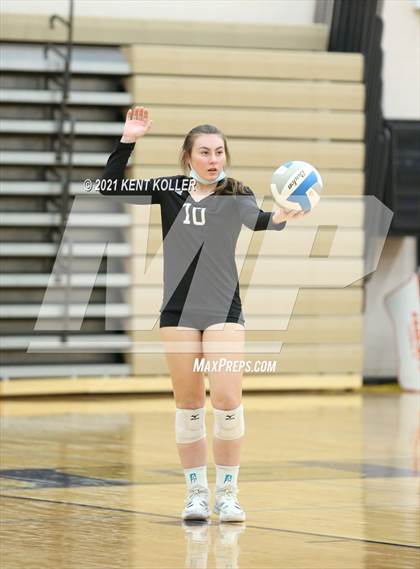 Thumbnail 3 in Utica Eisenhower vs. Port Huron (MHSAA D29 Quarterfinal) photogallery.