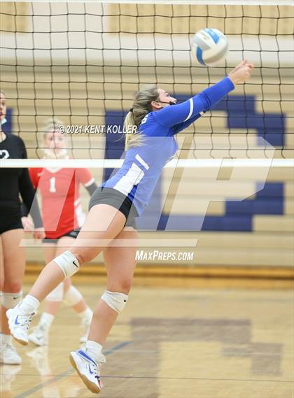 Thumbnail 3 in Utica Eisenhower vs. Port Huron (MHSAA D29 Quarterfinal) photogallery.