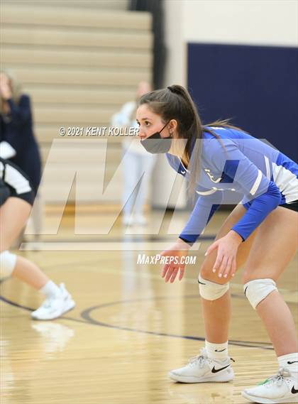 Thumbnail 2 in Utica Eisenhower vs. Port Huron (MHSAA D29 Quarterfinal) photogallery.