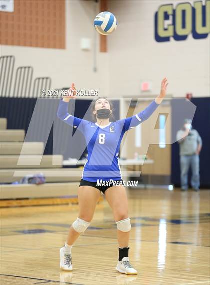 Thumbnail 3 in Utica Eisenhower vs. Port Huron (MHSAA D29 Quarterfinal) photogallery.