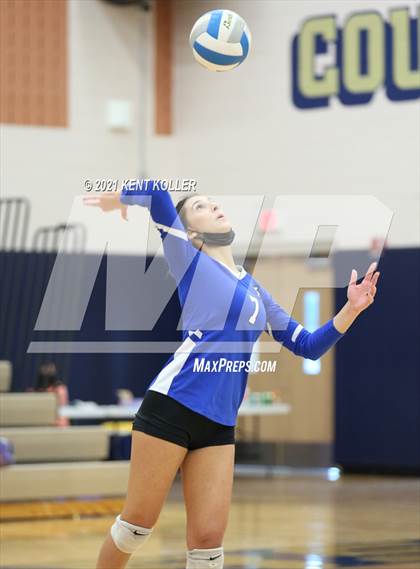 Thumbnail 3 in Utica Eisenhower vs. Port Huron (MHSAA D29 Quarterfinal) photogallery.