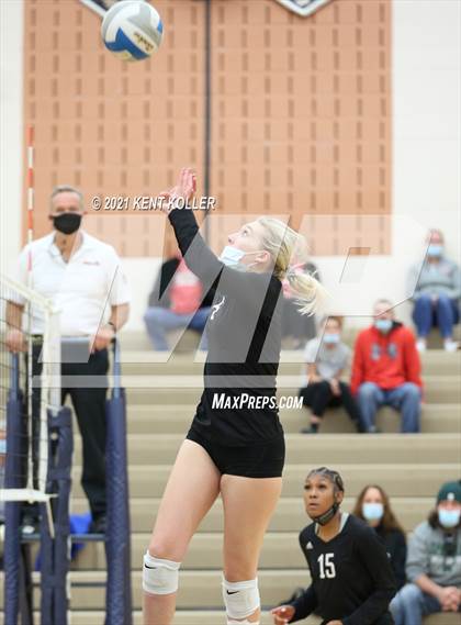 Thumbnail 2 in Utica Eisenhower vs. Port Huron (MHSAA D29 Quarterfinal) photogallery.