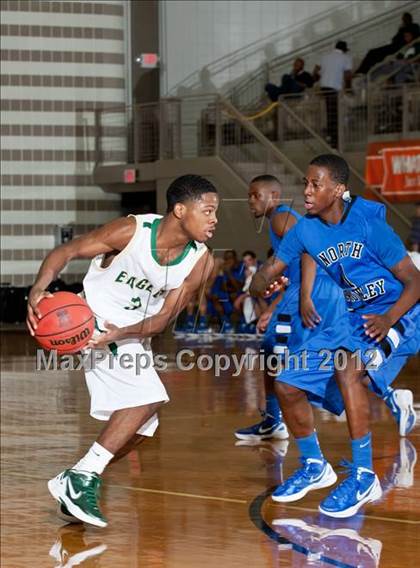 Thumbnail 2 in DeSoto vs. North Crowley (Whataburger Tournament) photogallery.