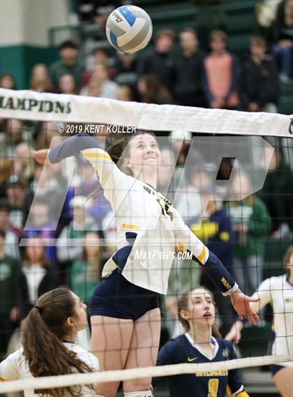 Thumbnail 1 in Oxford vs. Lake Orion (MHSAA District Final) photogallery.