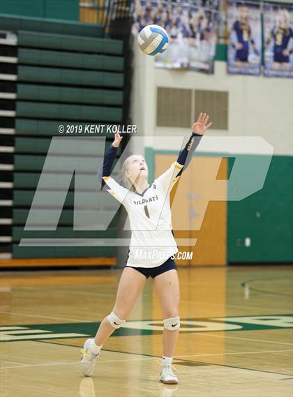 Thumbnail 1 in Oxford vs. Lake Orion (MHSAA District Final) photogallery.